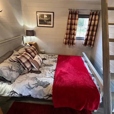 Luxury Woodland Lodge Newport Pagnell Exterior foto